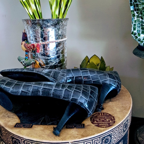 Faux alligator skin gray pumps size 9.5 - Picture 4 of 5